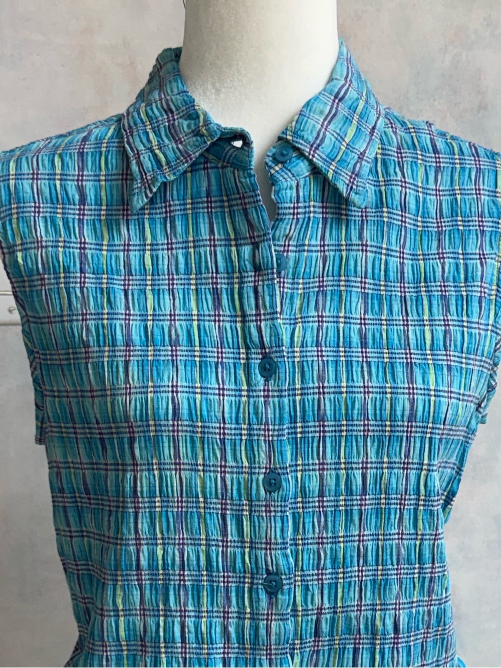 NWOT Smocked Stretch Short Sleeve Button-Up Teal Plaid Pattern. Spandex.